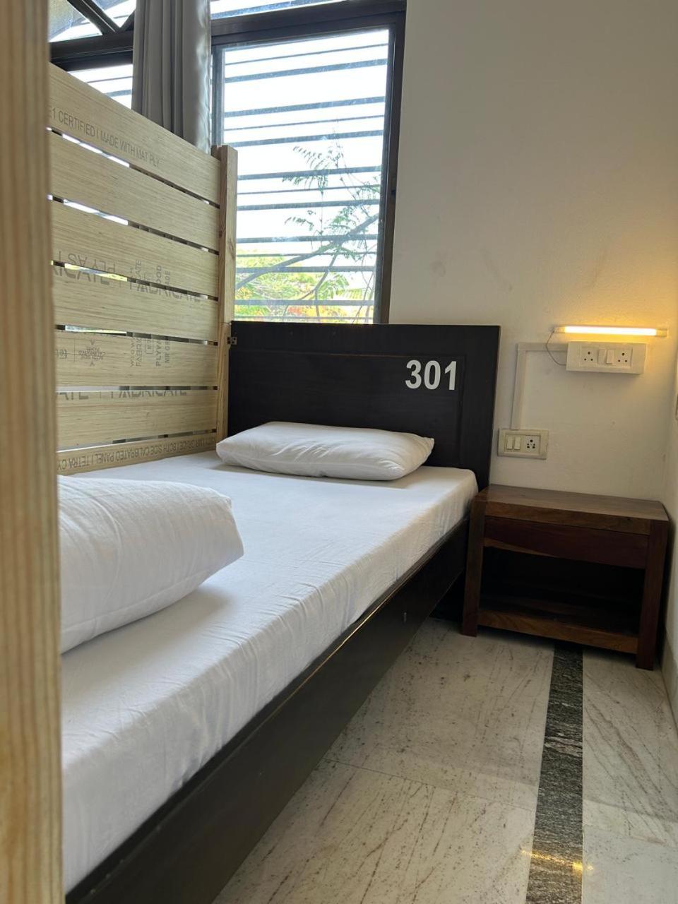Hostel Lifespace- Twin Bungalow With Pods, Bunks, Private Rooms, Cowork & Cafe Pune Exterior foto